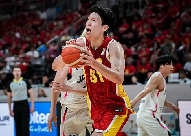 世预赛:中国男篮19分惨败日本 杨瀚森替补9分4犯高诗岩在场-22