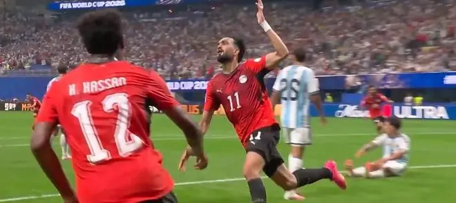 激情世界杯！从0-2到3-2，阿根廷逆境重生，梅西失点后传射创奇迹