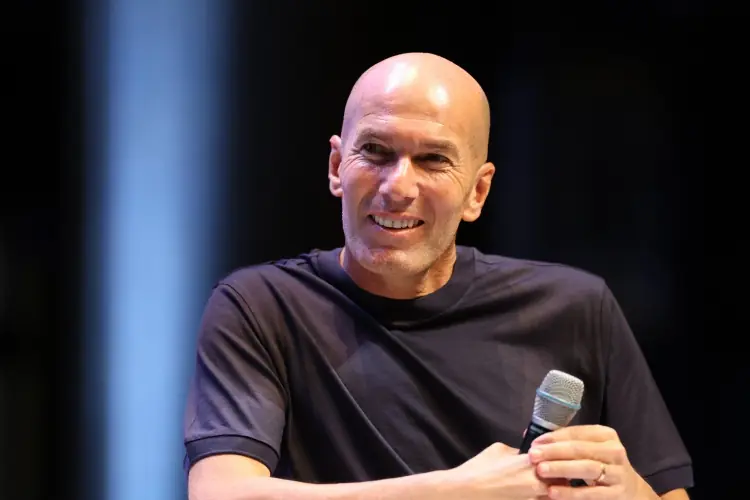 队报:法国议会提高体育协会薪资上限,可能有利于聘请齐达内执教