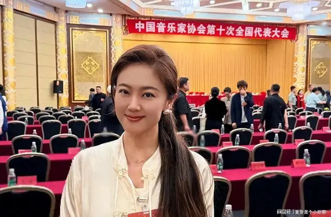 王小海也没想到,离婚8年,前妻王小玮与自己的现状如此天差地别