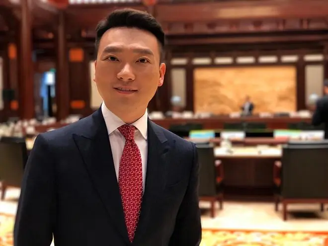 54岁康辉含泪谈丁克选择:“爸妈走时,我手机里没有一张合影”