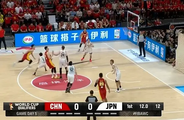 探囊取物！胡金秋罚球线接球 中投命中先拔头筹
