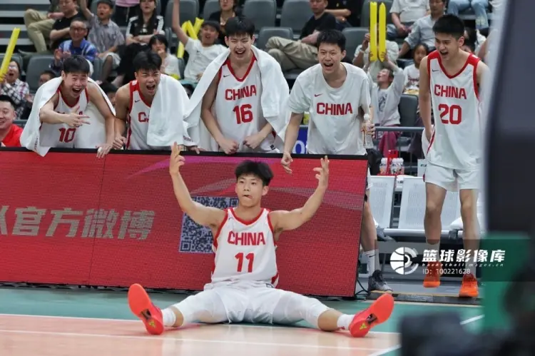 小李广！张淳智10中8高效贡献全队最高24分 三分7中6