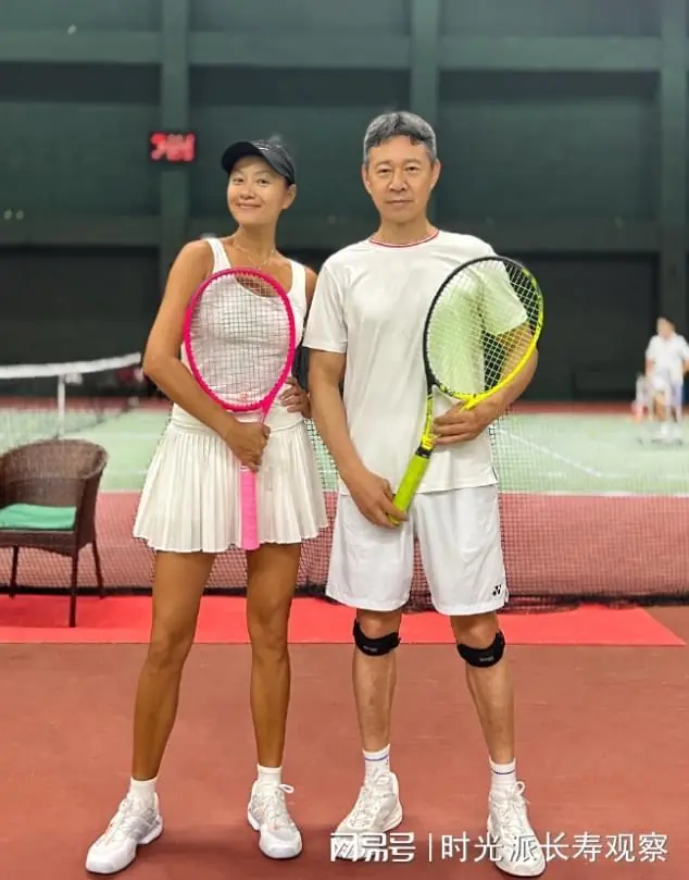70岁张丰毅肌肉碾压年轻人！清华大学研究：这件事可显著逆龄，在家就能做