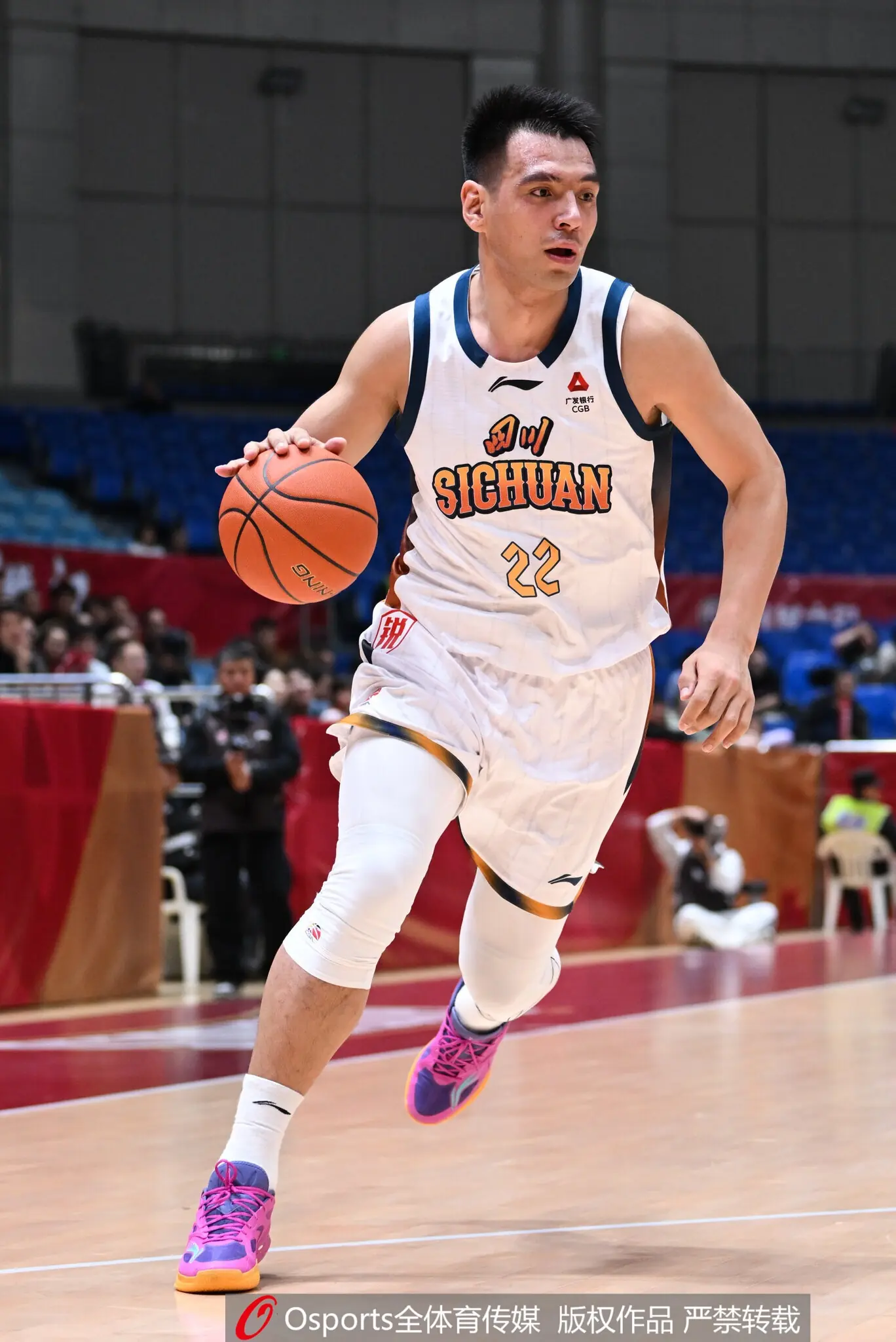 上赛季在四川6.4分4.8板1.1助!媒体人:山东男篮将签下杨文学
