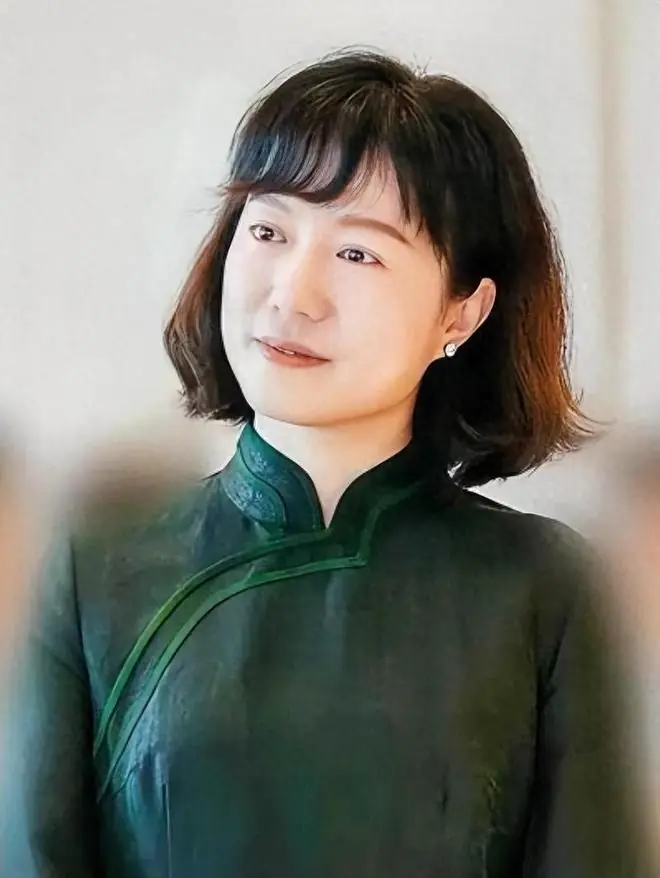 卷巨额遗产出逃英国，给杨振宁戴绿帽子，翁帆身上的谣言有多离谱