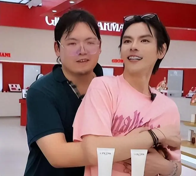 向佑直播又翻车！宣传文旅却只知道吃玩，全是空镜，被兄弟坑惨了