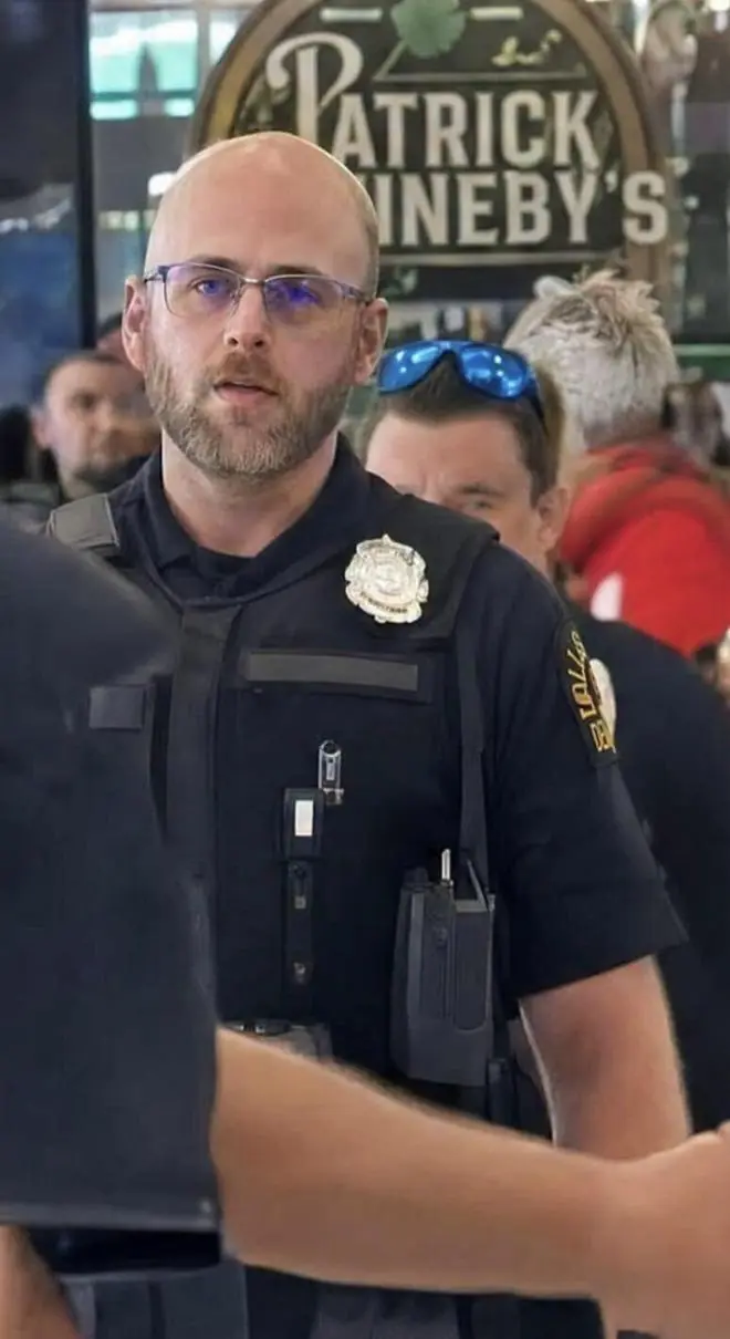 淘汰赛前同美国警察冲突!埃及教练遭暴力推搡,警察一度欲掏枪