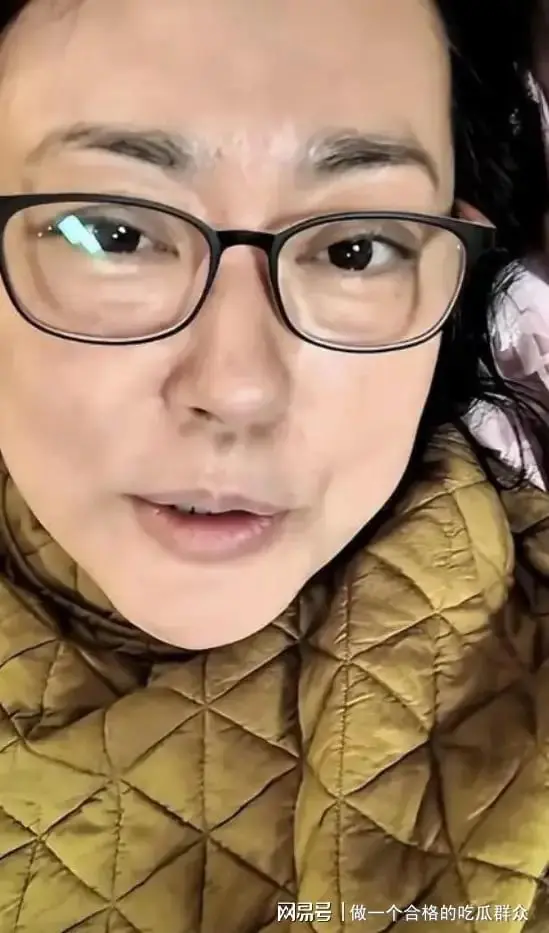 55岁李菁菁现状曝光:京郊务农每月注射,前夫在她治疗时直播分手