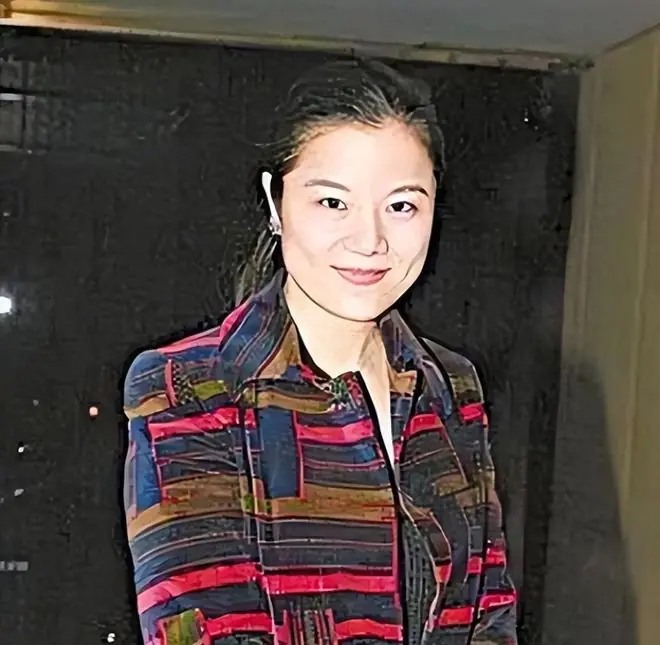 41岁嫁入豪门，44岁为81岁老公生下女儿，47岁又生下了二胎