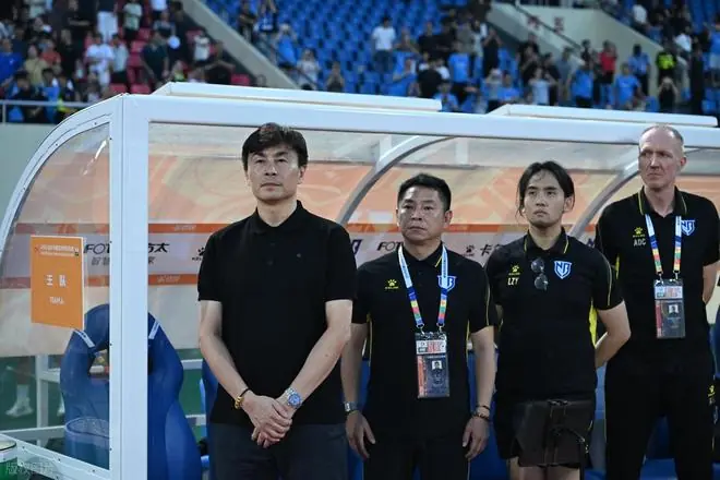47岁李玮锋发威：带队1-0，豪取中甲4连胜，一夜逼近升级区