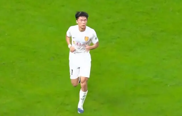 青春风暴！重庆铜梁龙中超派出10名U23：成功逼平领头羊