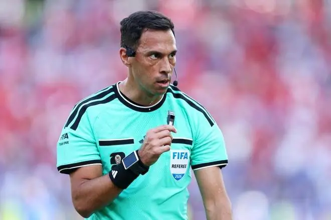 FIFA安排全阿裁判执法法摩战引争议