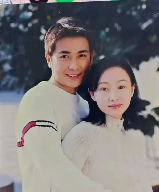 演员保剑锋方声明：自愿离婚