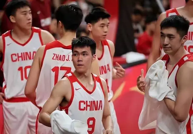 中国男篮回国开总结会,杨瀚森行程拉满,庞峥麟得跟廖三宁争名额