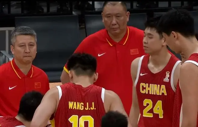 中国男篮19分惨败给日本,胡金秋15+4贺希宁12分,高诗岩表现糟糕