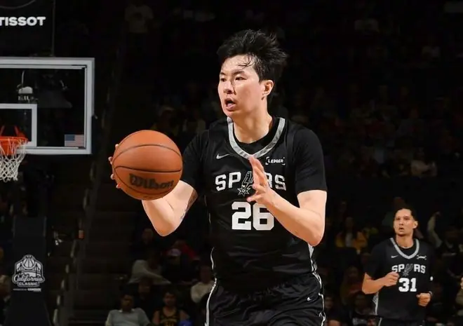 NBA夏联:马刺狂输7人上双老鹰27分 韩国李贤重4中0吞蛋