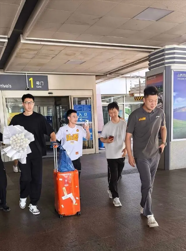 休赛期第一笔大交易！国字号前锋正式加盟山西，改变CBA争冠格局