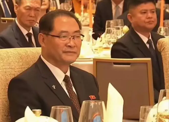 内部出大事了，中国招待晚宴上，朝鲜总理一行人神色严峻