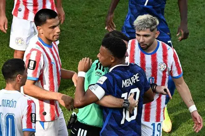 数据复盘法国1-0巴拉圭:粗野犯规居然0黄牌,姆巴佩靠点射过关