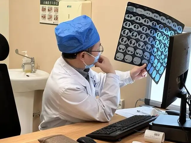 说多了都是泪，肺癌中晚期的父亲吃了3年靶向药后，终究还是走了