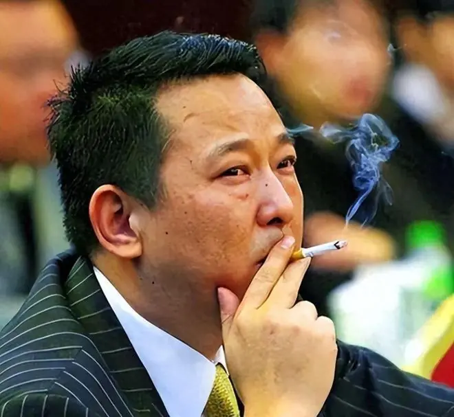身家400亿,与12名女星有染,一餐百万,被捕时:没人敢治我的罪