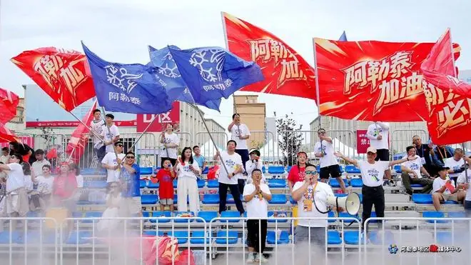 疆超联赛进行时丨跨越山海赴热爱 阿勒泰球迷客场为家乡球队助威
