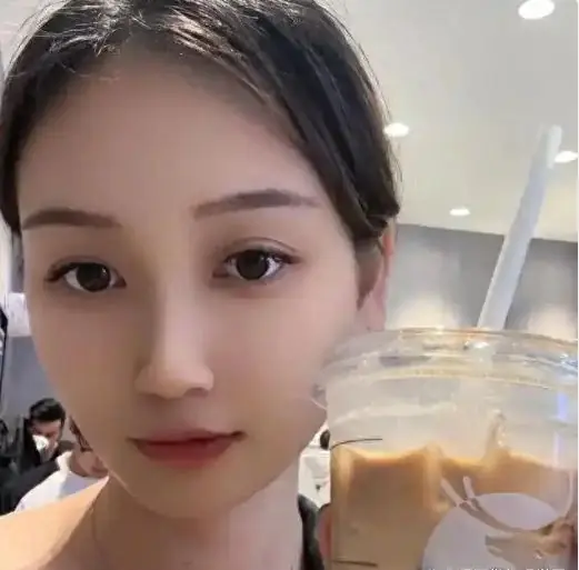 每天一杯瑞幸！贫困生被同学举报当场泪崩：我不配喝咖啡吗？网友算账怒怼
