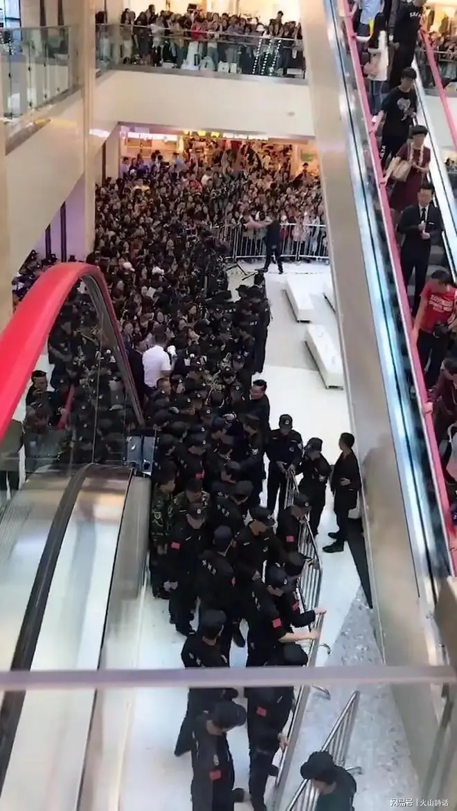 西安赛格坠亡事件追踪！从烂尾楼到年销125亿，到商户坠楼悲剧
