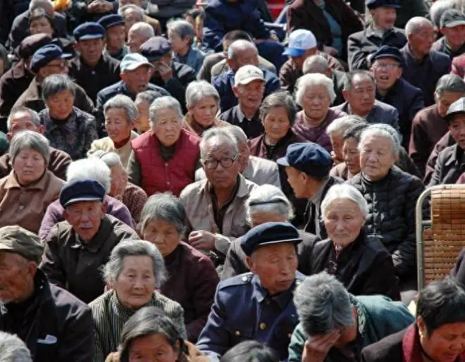 中美日超100岁老人数量对比:美10万多人、日9万多,中国令人意外