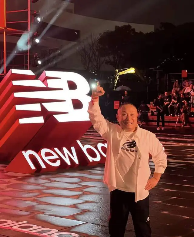 西安老板严鹏跳楼自杀!知情人曝原因,最后朋友圈曝光写好了遗言
