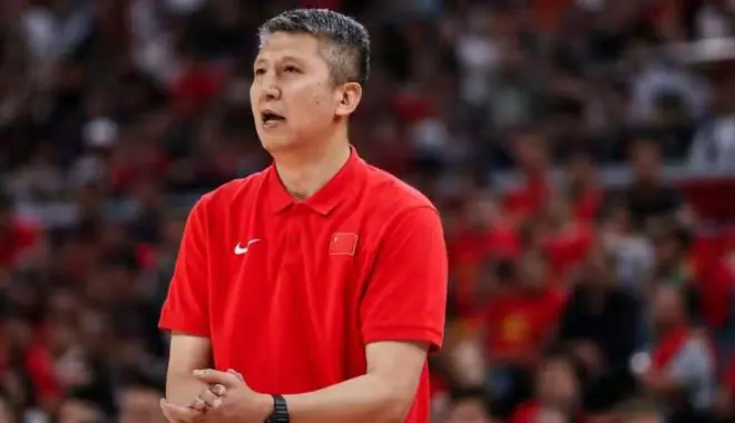 中国男篮惨败!前国手怒批郭士强,死守内线背打,早就跟不上时代