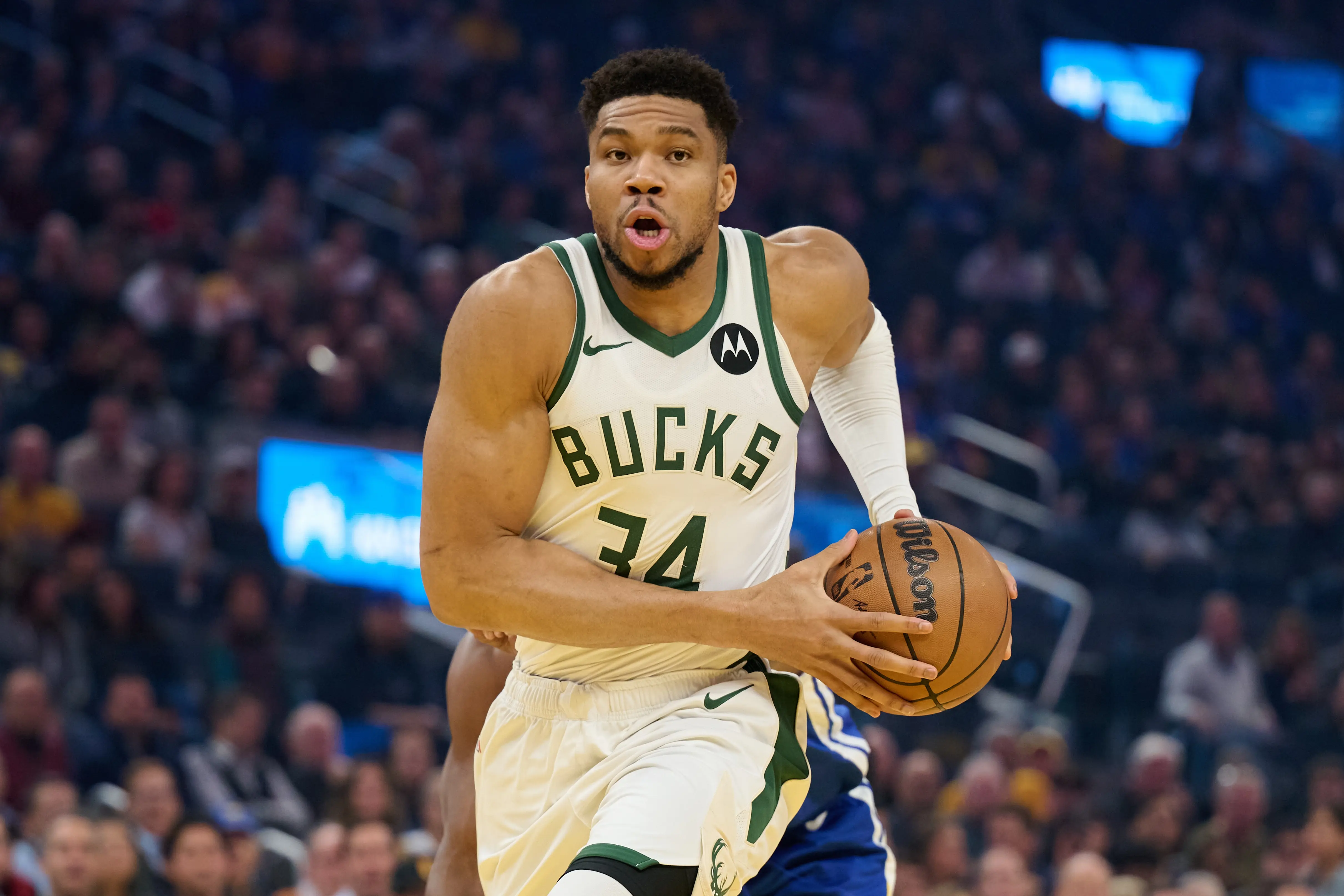 字母哥:NBA没人能一对一防住我 他们通常得用3个人来防