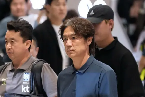 韩国男足风波发酵，洪明甫兵败辞职后飞美，西媒爆其收到死亡威胁