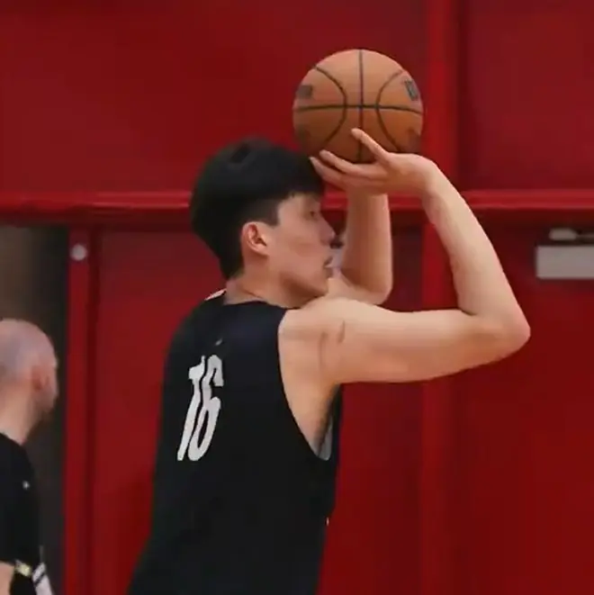 杨瀚森归队训练!三分6连中,合练时兴奋鼓舞队友,明天夏联首秀