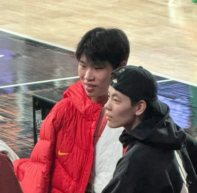 2米26张子宇砍下28分10板!中国女篮2分惜败澳大利亚,王思雨16分