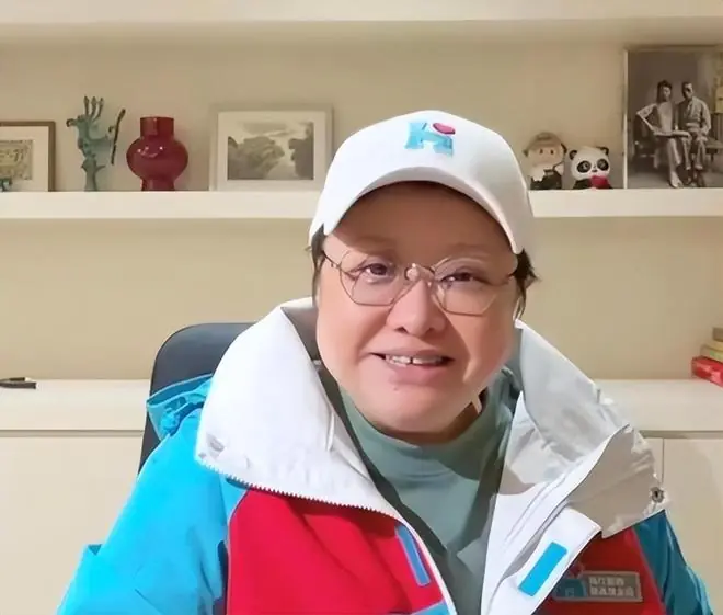 韩红身上的传言有多离谱:家中供奉溥仪照片?3月份已经辟谣