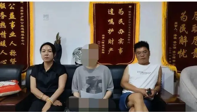 35岁未婚女高管“倒立遗嘱”:1000万元资产不给父母,全部赠予小姨,明确与小姨配偶无关!工作人员:合法,但若结婚生育需为子女预留财产