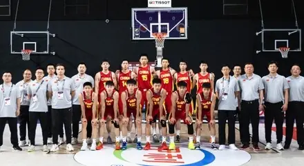 媒体人:国青多数球员比对手小一岁成绩值得鼓励  篮板&三分是短板