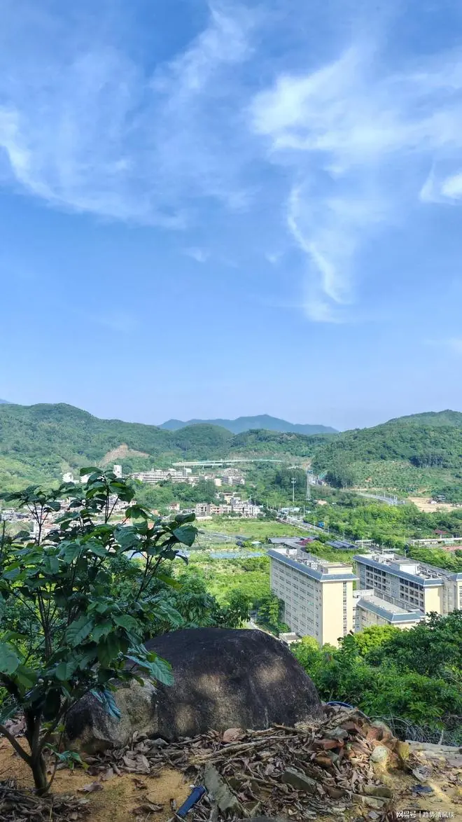 对于明天周二之后A股,我只强调3点:第一,3900点之下或将一马平川?
