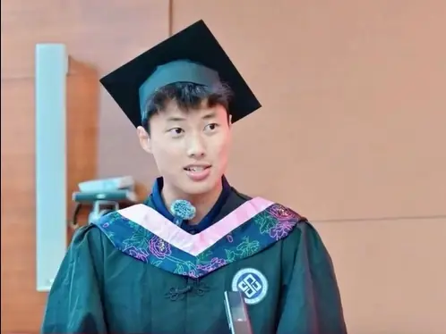 恒大足校官方祝贺2022届毕业生罗龙保研清华大学,攻读体育硕士