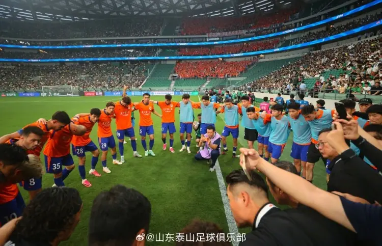 山东泰山客场0-2不敌北京国安,但所有队员咬牙坚守、顽强对抗
