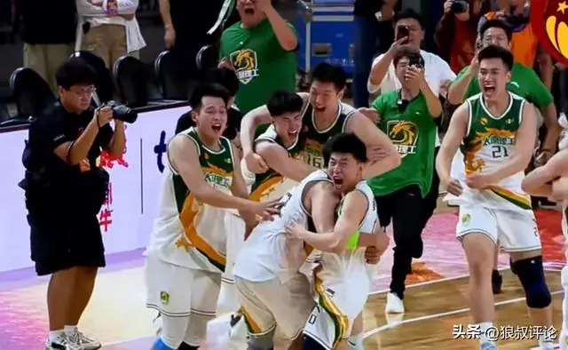 有望逆袭CBA选秀状元！曹芷豪23分率队打破“逢清华必败”加冕MVP