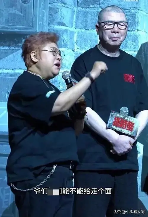 事态严重！韩红“退圈”引爆舆论，被质疑查无捐款，官媒一锤定音