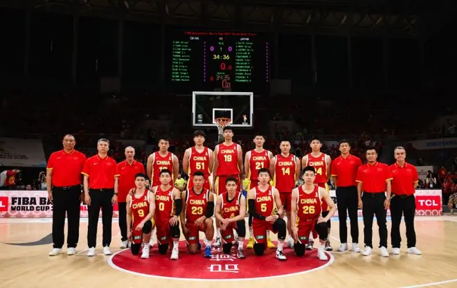 中国男篮首发调整阵容：李弘权顶替王俊杰首发 杨瀚森继续替补