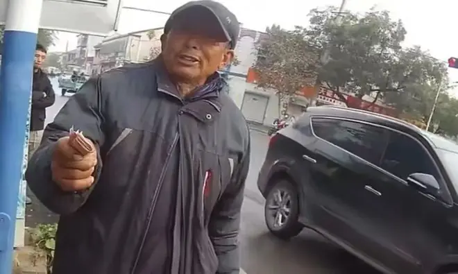 当你接触的人越多,就会发现:越是一直给你台阶、给你面子的人,一旦不再当众护你——那不是翻脸,是你先把路走绝了