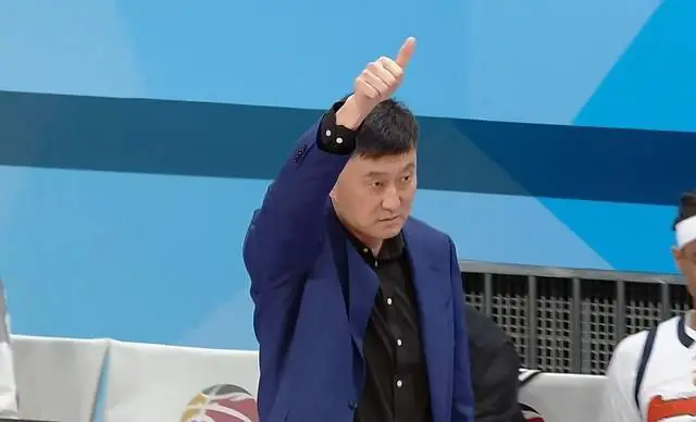 苏群实锤杜锋离任！新帅4选1，十一冠王赌把大的，该如何抉择呢？