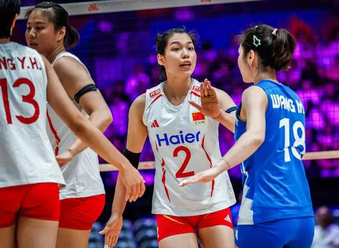 女排2-3加拿大就输在两点!发球差距大,二三号位打不开!