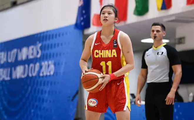 轰24+6!中国女篮17岁新星崛起:夺世青赛开门红,女科比栽培她