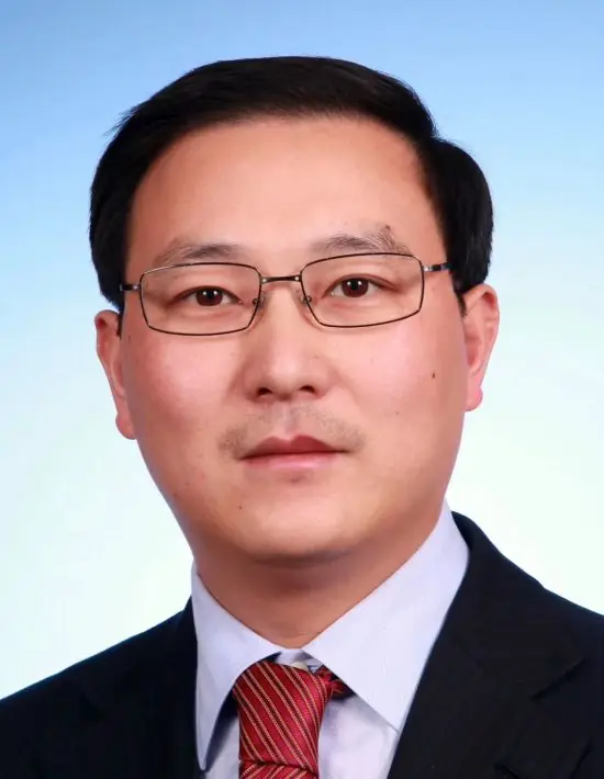 密春雷与原配离异12年,如今身负9亿巨额债务,前妻金晶提早抽身保全资产,董卿父亲晚年坦言:后悔当初促成女儿与他成婚